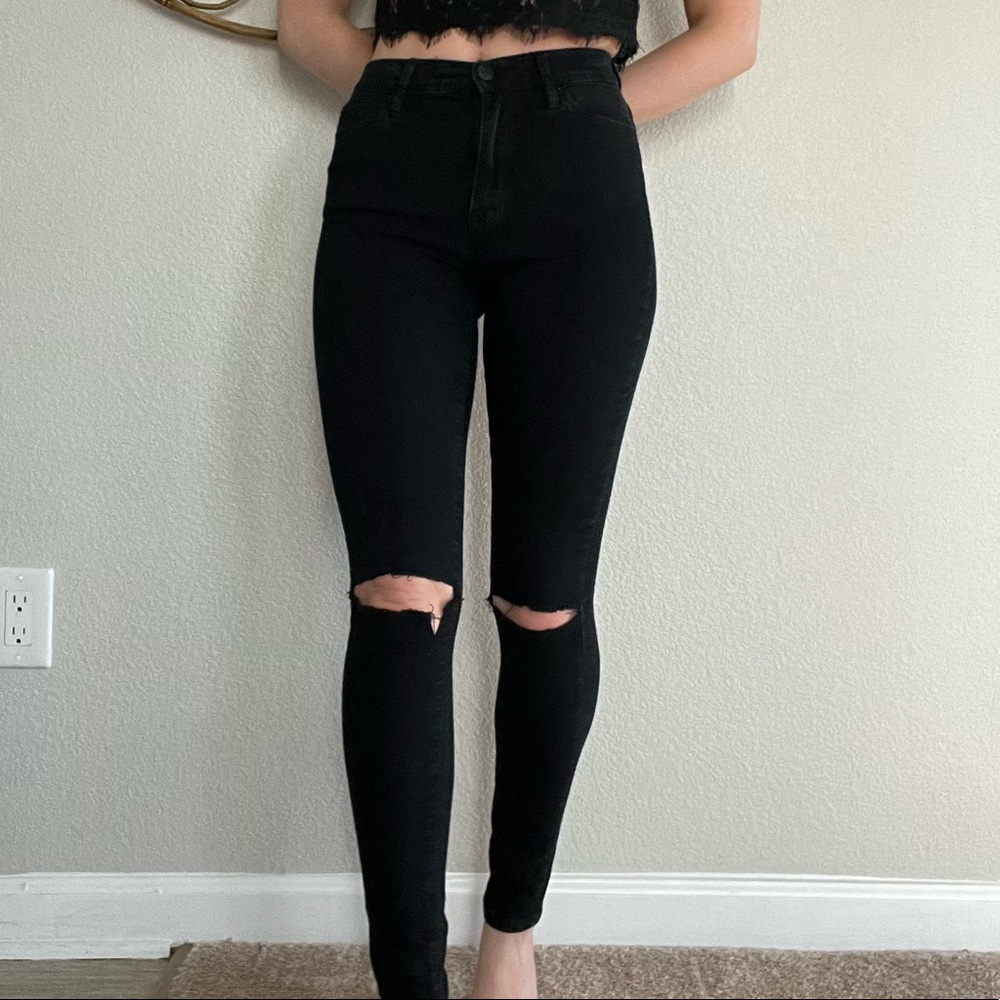 BDG Twig High-Rise Black Distressed Skinny